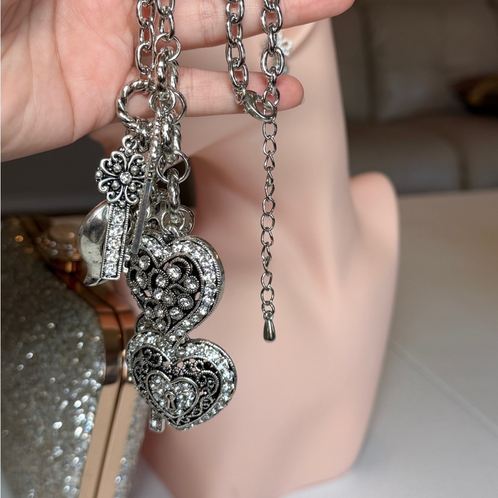 ⚜️ Silver Heart and Key Charm Necklace - Picture 6 of 9